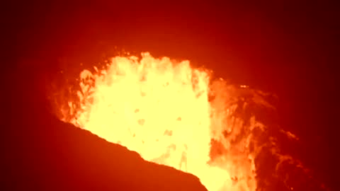 Stunning footage offers close-up look inside erupting volcano in Hawaii