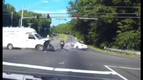 IT WAS LITTLE - Almost a serious accident with a motorcyclist