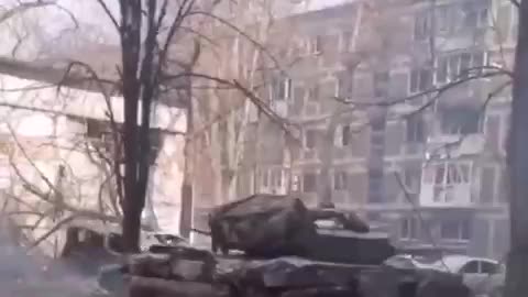 Russian Tanks enter Mariupol
