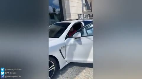 Cigano oferece Porsche ao seu filho menor de 16 anos,