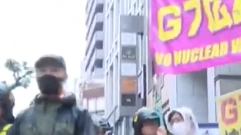 G7 Protests Turn Violent in Hiroshima as Riot Police Clash with Demonstrators