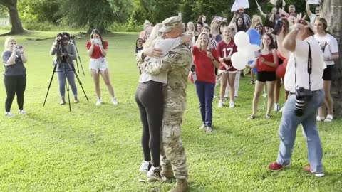 Military Dad Returns Home From Deployment to Surprise Daughter Before Her Graduation