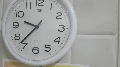 Silent clock with numbers