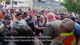 Residents of Kwanokathula march to the Bitou Municipality offices