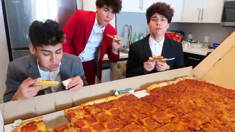 EATING THE WORLD'S LARGEST PIZZA!