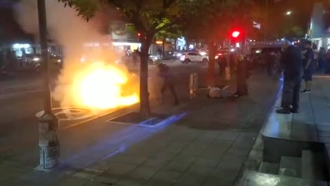 Video: Incendiaron motocicleta de presuntos ladrones en Bucaramanga