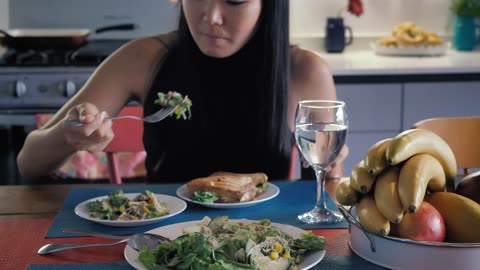 Eat on table properly manners