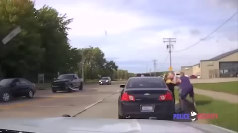 WHEN BYSTANDERS SAVE COPS!