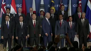 VERY CONFUSED! Joe Biden Appears Lost on Stage With World Leaders at APEC Summit