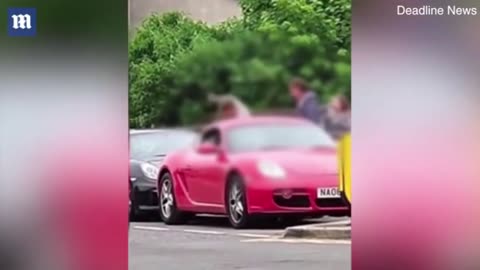 PH Shocking video shows guy smashing up Porsche Carrera GT