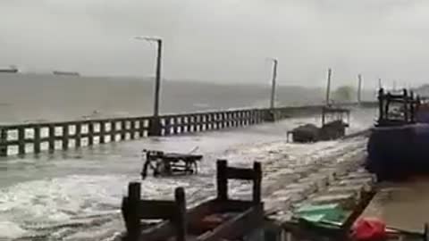 Horrifying footage shows CYCLONE SITRANG hitting the Bay of Bengal