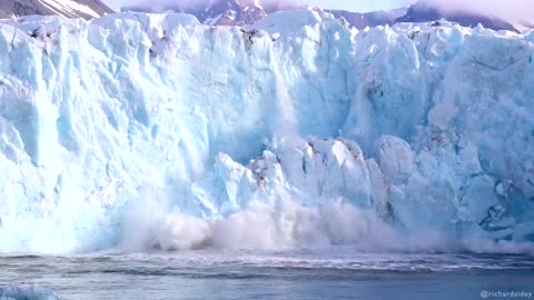 glacier wall broke off incy
