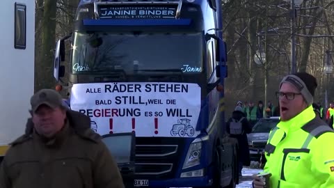 Hundreds of truckers protest in Berlin over road tax