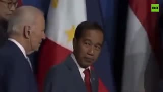 UNEXPECTED: Biden’s handshake takes Indonesian president by surprise