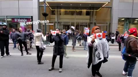 "Take the Mask Off; You are Not a Slave" - NYC Activists Show Support for the People of Canada