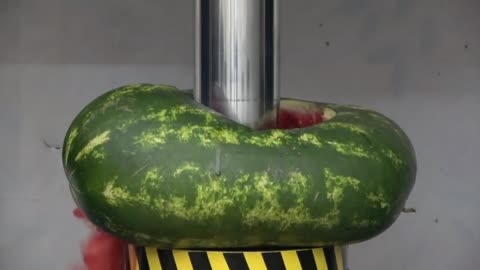 Crush a watermelon by hydraulic pressure