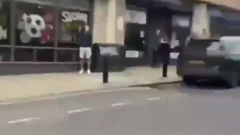 🚨BREAKING Masked Muslims brutally attack patriotic British in Sheffield.
