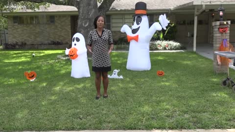 Texas man builds candy-delivering robot for Halloween