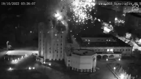 Moment in which an alleged Himars missile hits the Russian administration building in Energodar.