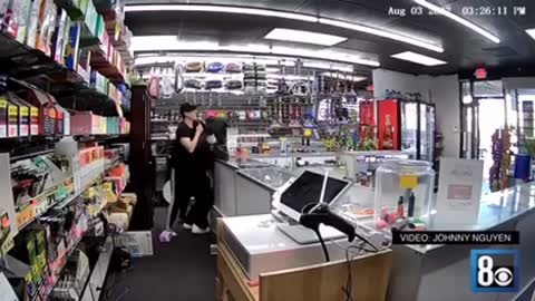 Las Vegas smoke shop owner defends his business from robbers