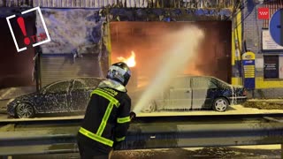 Espectacular incendio en dos naves industriales de Humanes