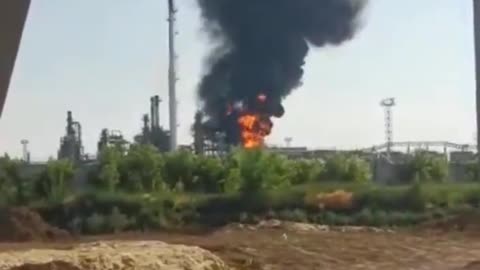 Russian Novoshakhtinsky oil refinery in the Rostov region hit by a Ukrainian Bayraktar