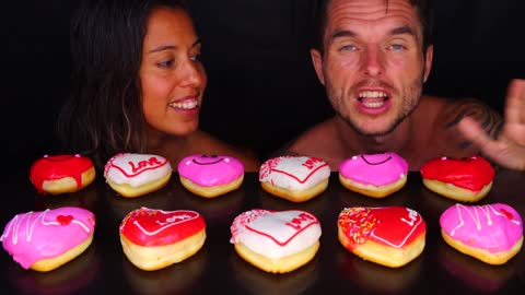 VALENTINES HEART DONUTS + CREAM FIGHT (BONUS MOCHI ICE CREAMS)