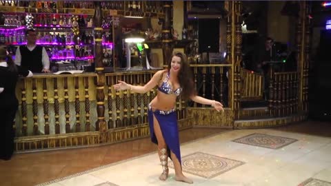 Belly dance, pretty girl making great moves😍😍