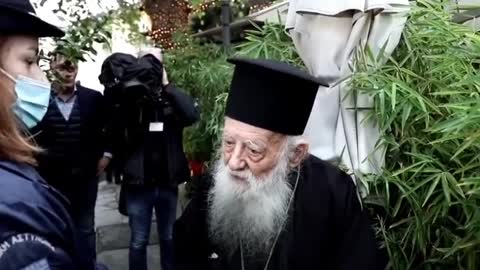 Greek Orthodox Priest shouted "Pope, you are a Heretic!!!