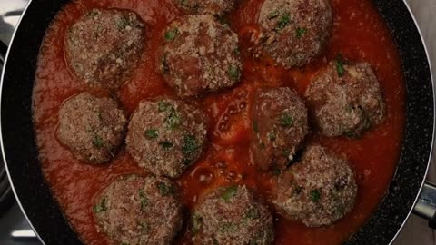 Cooking meat balls in sauce