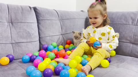 Baby_and_Kitten_Play_With_Colorful_Balls