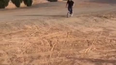 Broken wheel bike jump fail