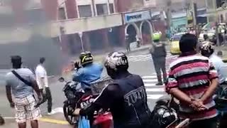 Video: En Bucaramanga la comunidad incendió la moto de un presunto ladrón