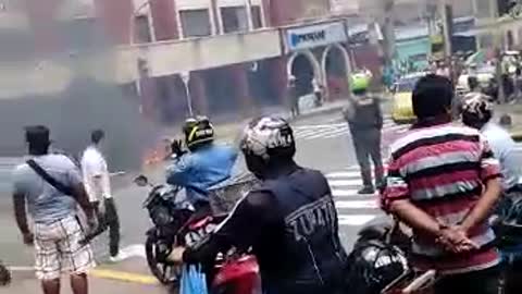 Video: En Bucaramanga la comunidad incendió la moto de un presunto ladrón