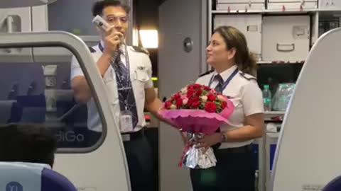 Passengers applaud mother-son pilot duo as he flies her for first time