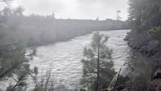 Shoreline Exploring Along Scenic Deschutes River – Central Oregon – 4K