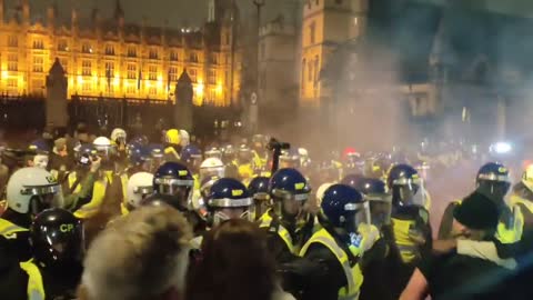 London, England: Police and protesters class at Million Mask March (Nov. 5, 2021)