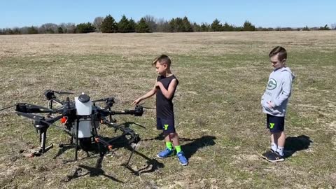 Kids and a big drone = BAD IDEA