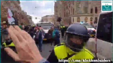 Dutch vets get in between police and protestors