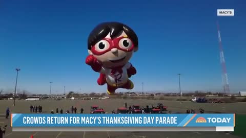 Macy’s Thanksgiving Day Parade Welcomes Back Crowds After 2 years