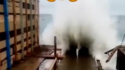 40ft Tsunami Hit the Ship