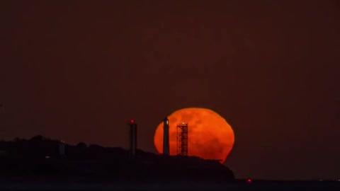 Time Lapse Full Moon Rise Behind Queenscliff Lighthouse