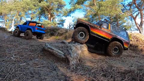 Crawlers Traxxas TRX-4 Bronco, Defender and Sport with engine sound
