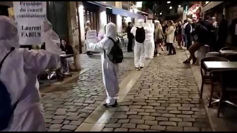 Les Masques Blancs Lyon Action Pancartes 25 sept