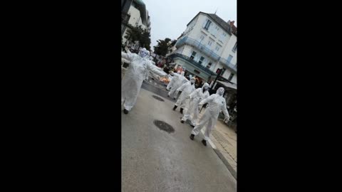 Les Masques Blancs Vichy en Manifestation le 29 janvier 2022