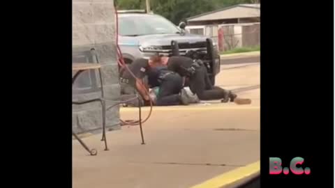 Arkansas: Three officers suspended after video shows beating
