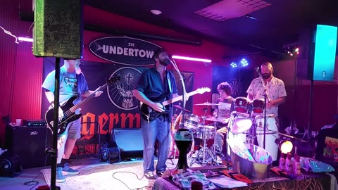 Saucy FuzZ - LIVE @ Undertow (Burning Down The House)