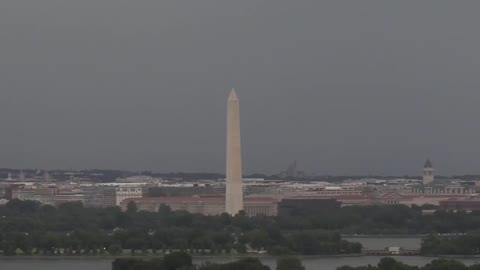 Apparent lightning strike near the White House, two dead