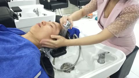 Relaxing shampoo service at vietnam hair salon