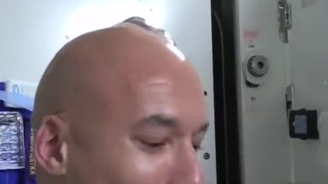 Unbelievable Space Hygiene: Astronaut Washes head in Zero Gravity!